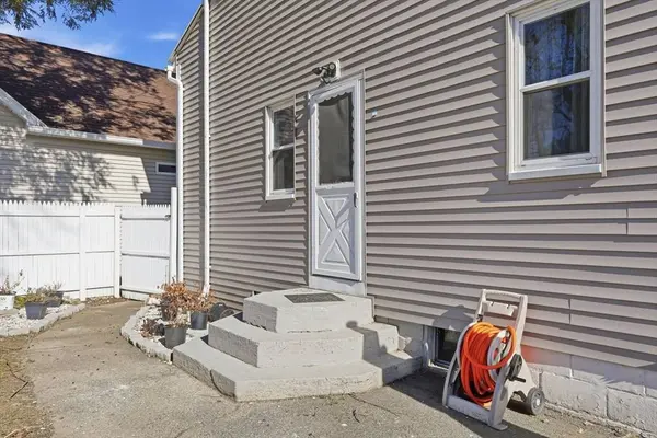 171 State St, Chicopee, MA 01013