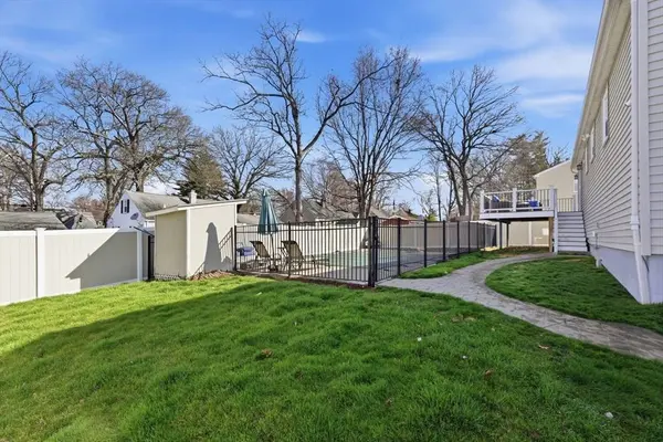 28 Drumlin Rd, Springfield, MA 01108