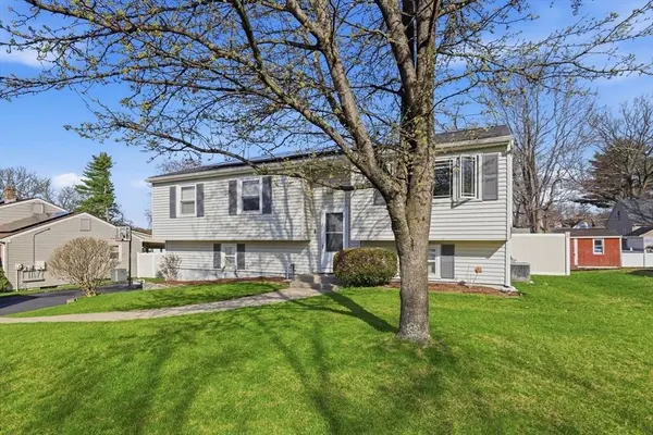 28 Drumlin Rd, Springfield, MA 01108