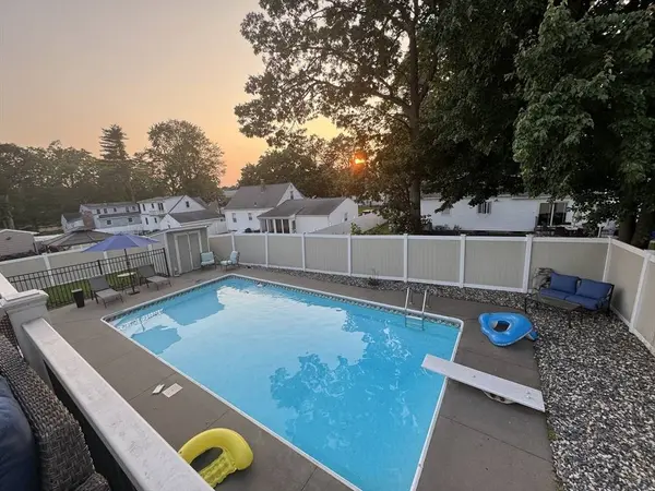 28 Drumlin Rd, Springfield, MA 01108