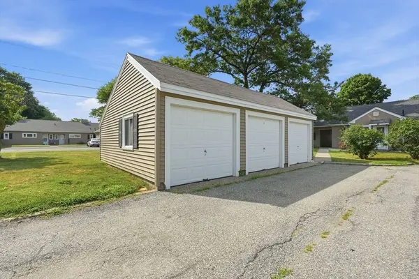 116 Applewood Dr #116, Chicopee, MA 01022