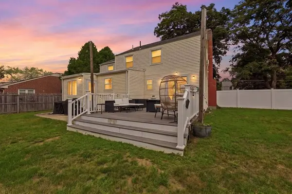 108 Fenway Dr, Springfield, MA 01109