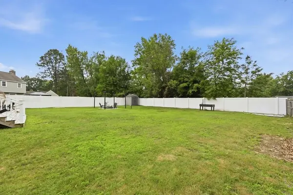 108 Fenway Dr, Springfield, MA 01109