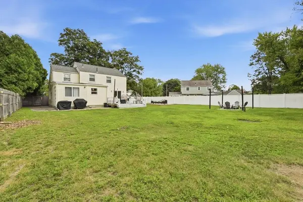 108 Fenway Dr, Springfield, MA 01109