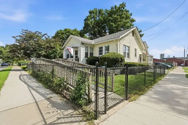 103 Duryea St, Springfield, MA 01104