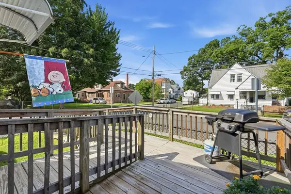 103 Duryea St, Springfield, MA 01104