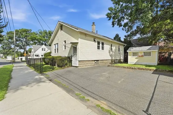 103 Duryea St, Springfield, MA 01104