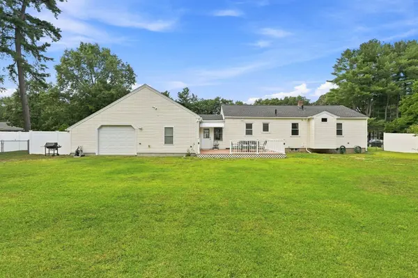 172 Birch Bluffs Dr, Westfield, MA 01085
