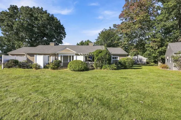 132 Horseshoe Dr #132, Chicopee, MA 01022