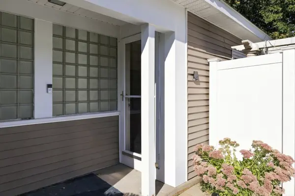 132 Horseshoe Dr #132, Chicopee, MA 01022