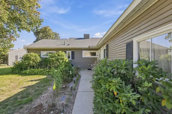 132 Horseshoe Dr #132, Chicopee, MA 01022
