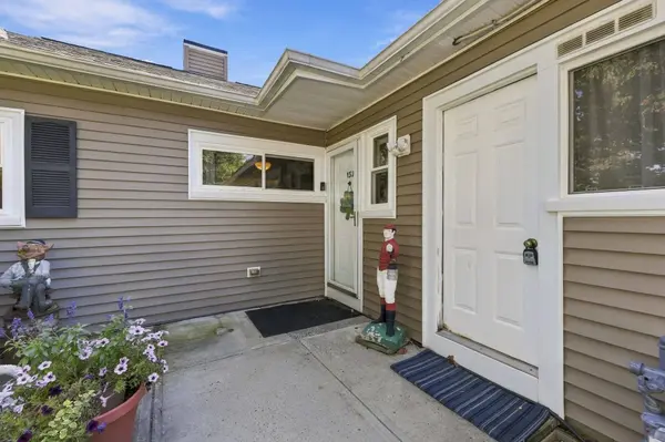 132 Horseshoe Dr #132, Chicopee, MA 01022