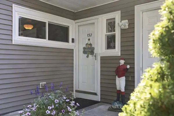 132 Horseshoe Dr #132, Chicopee, MA 01022