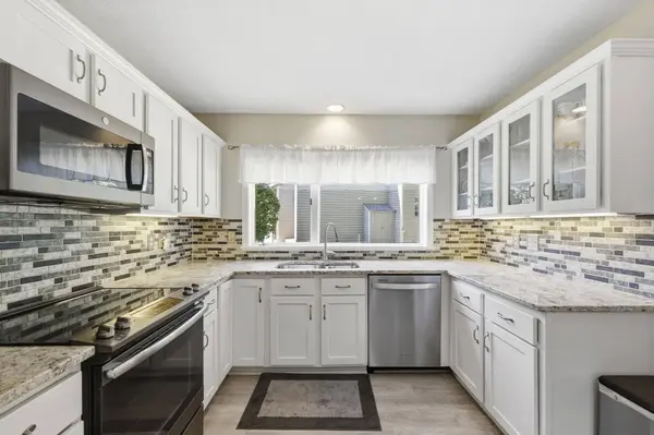 108 Fairway Village #108, Northampton, MA 01053