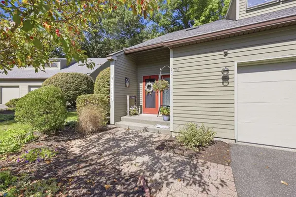 108 Fairway Village #108, Northampton, MA 01053