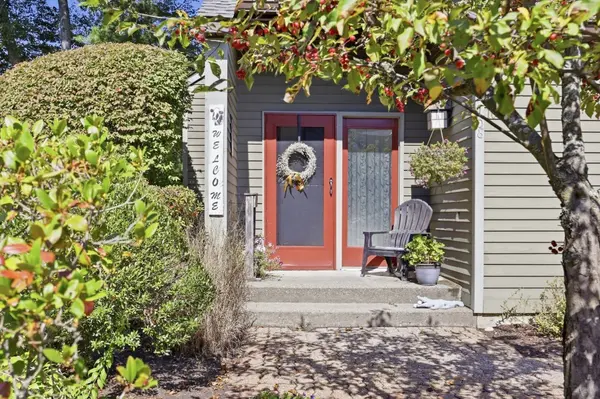 108 Fairway Village #108, Northampton, MA 01053