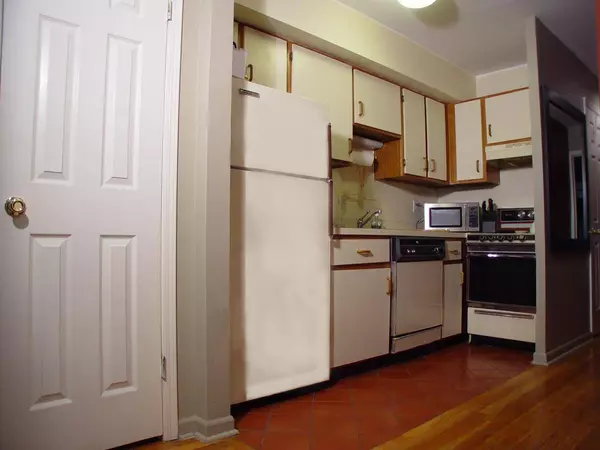 233 Avenue B, Bayonne City, NJ 07002