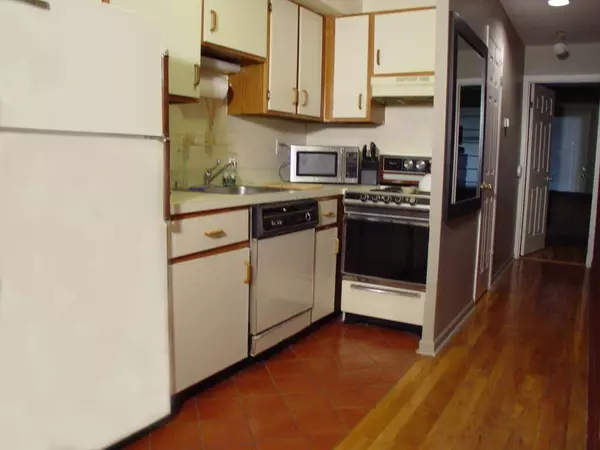 233 Avenue B, Bayonne City, NJ 07002