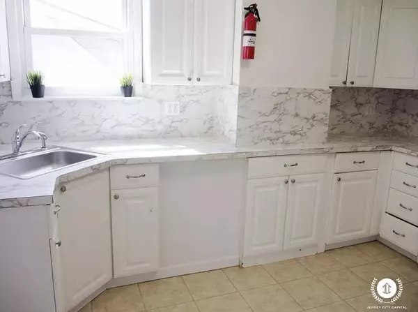 173 MALLORY AVE #2, Jc West Bergen, NJ 07304