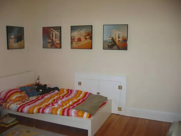 22 Crescent Ct, Newark City, NJ 07106