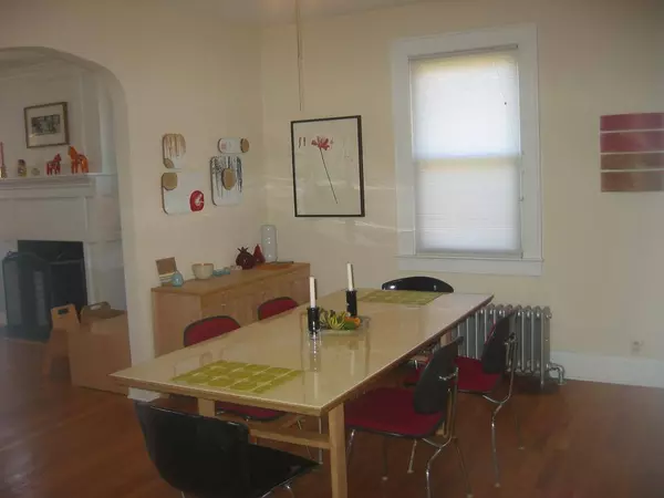 22 Crescent Ct, Newark City, NJ 07106