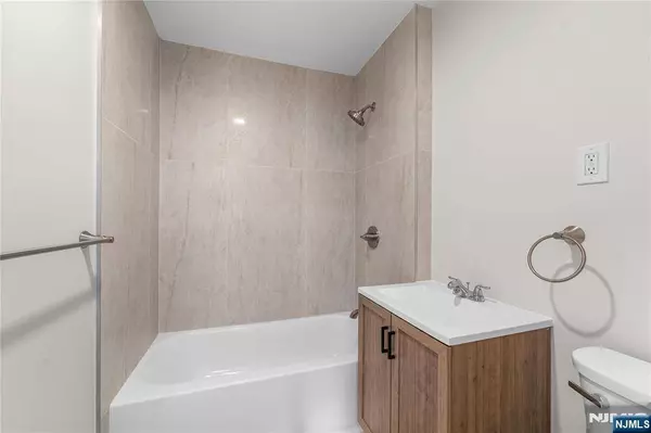 184 High ST #2, Hackensack, NJ 07601