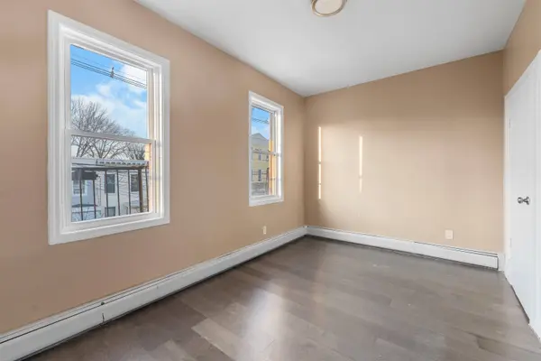 134 VAN HORNE ST  #2L, Jc Bergen-lafayett, NJ 07304