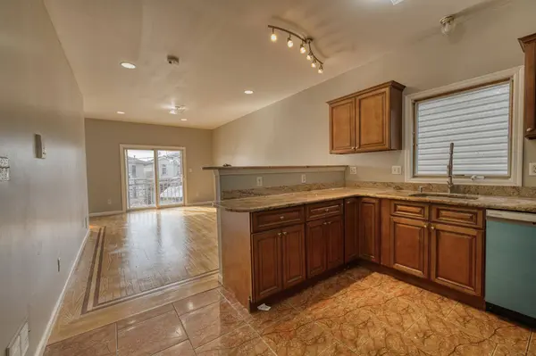 392 LIBERTY AVE  #2, Jc Heights, NJ 07307