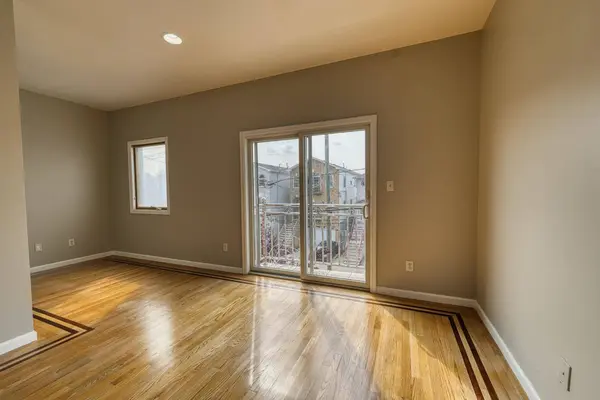 392 LIBERTY AVE  #2, Jc Heights, NJ 07307