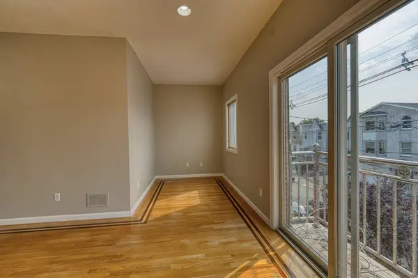 392 LIBERTY AVE  #2, Jc Heights, NJ 07307