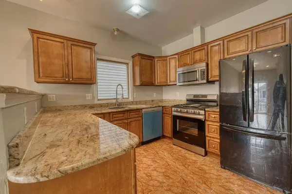 392 LIBERTY AVE  #2, Jc Heights, NJ 07307