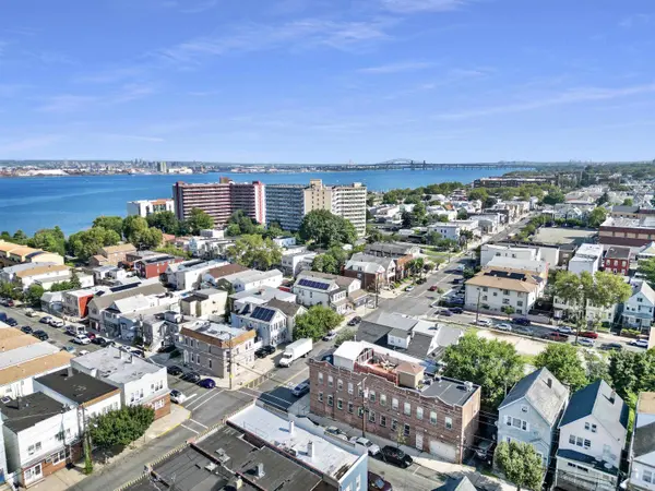 498 AVENUE A  #1F, Bayonne, NJ 07002