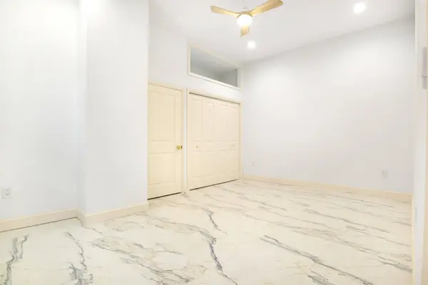 498 AVENUE A  #1F, Bayonne, NJ 07002