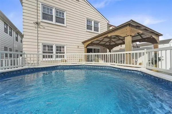 96 WEST 8TH ST, Bayonne, NJ 07002