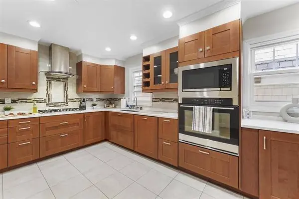 96 WEST 8TH ST, Bayonne, NJ 07002