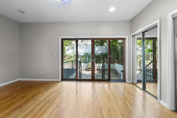 392 LIBERTY AVE #1, Jc Heights, NJ 07307