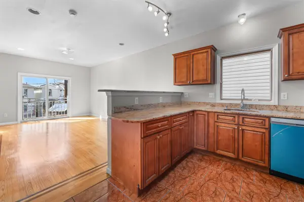 392 LIBERTY AVE #1, Jc Heights, NJ 07307