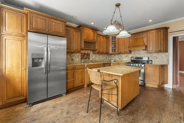 82 EAST 26TH ST, Bayonne, NJ 07002