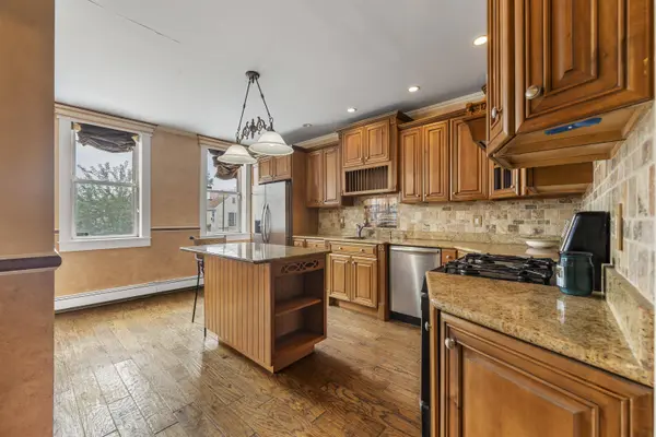 82 EAST 26TH ST, Bayonne, NJ 07002
