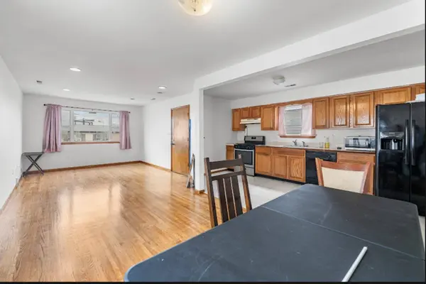 151 HOBART AVE #2