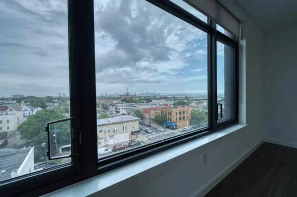 957 BROADWAY #206, Bayonne, NJ 07002