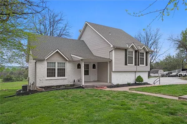 28274 W 311th ST, Paola, KS 66071