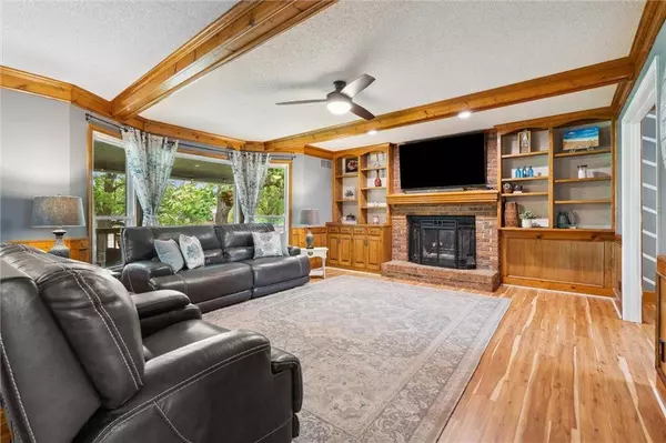 1471 E Orleans DR, Olathe, KS 66062