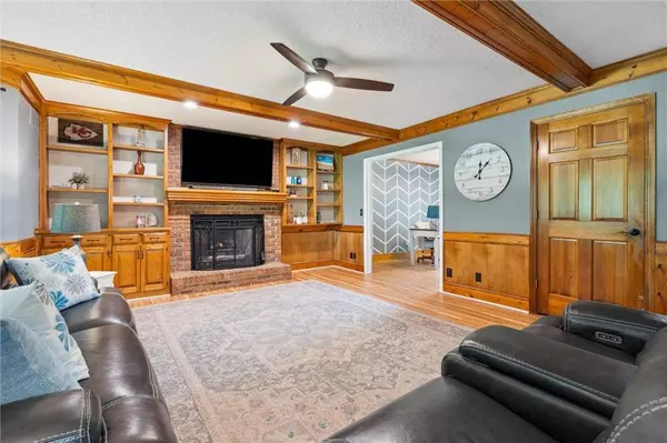 1471 E Orleans DR, Olathe, KS 66062