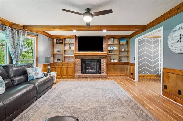 1471 E Orleans DR, Olathe, KS 66062