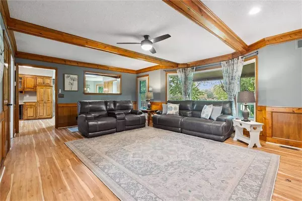 1471 E Orleans DR, Olathe, KS 66062