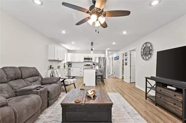 124 E Pacific AVE, Osawatomie, KS 66064