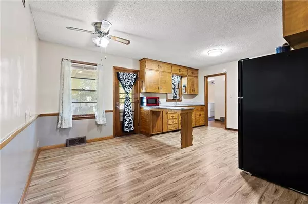 237 N BLAKE ST, Olathe, KS 66061