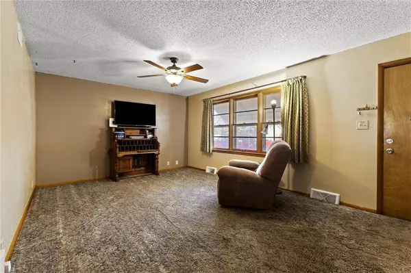 237 N BLAKE ST, Olathe, KS 66061