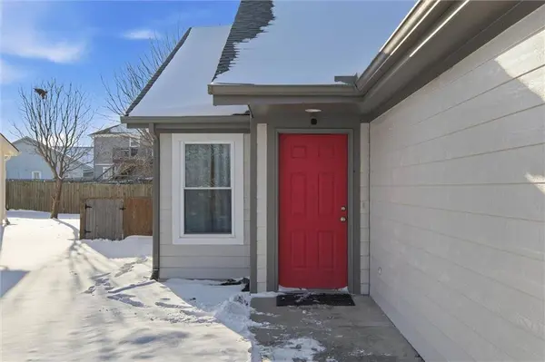 312 S Stone Creek DR, Gardner, KS 66030